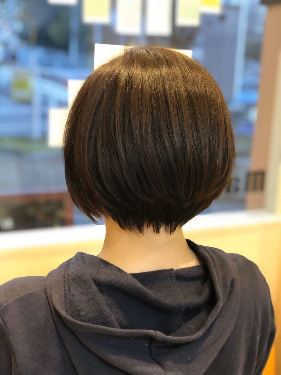 後ろが膨らんでしゅっとしたボブ
